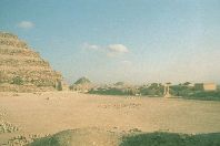 Dans la grande cour devant la pyramide durant la fte Sed.  